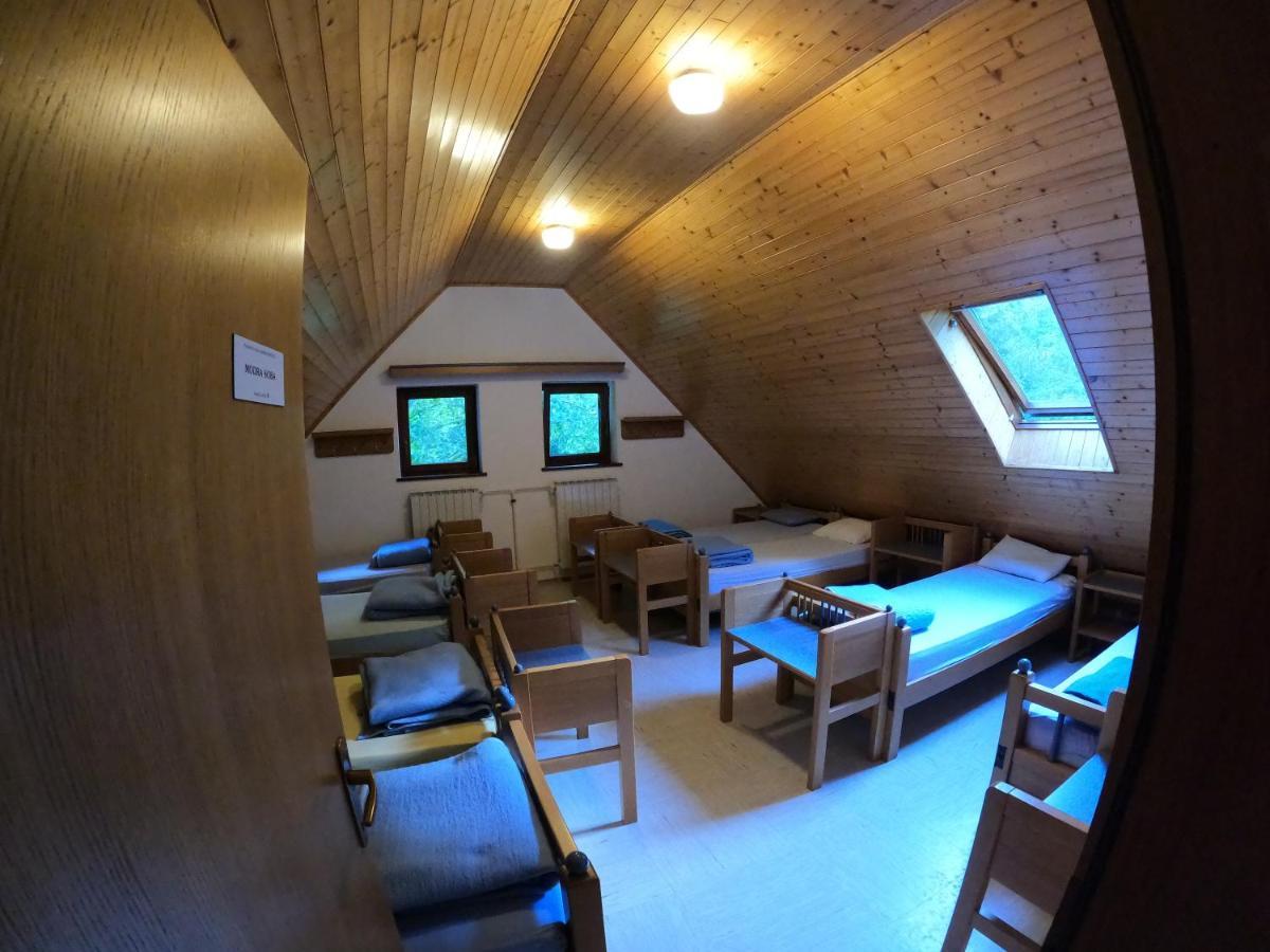 Pus Bavsica Hostel Log pod Mangartom Kültér fotó