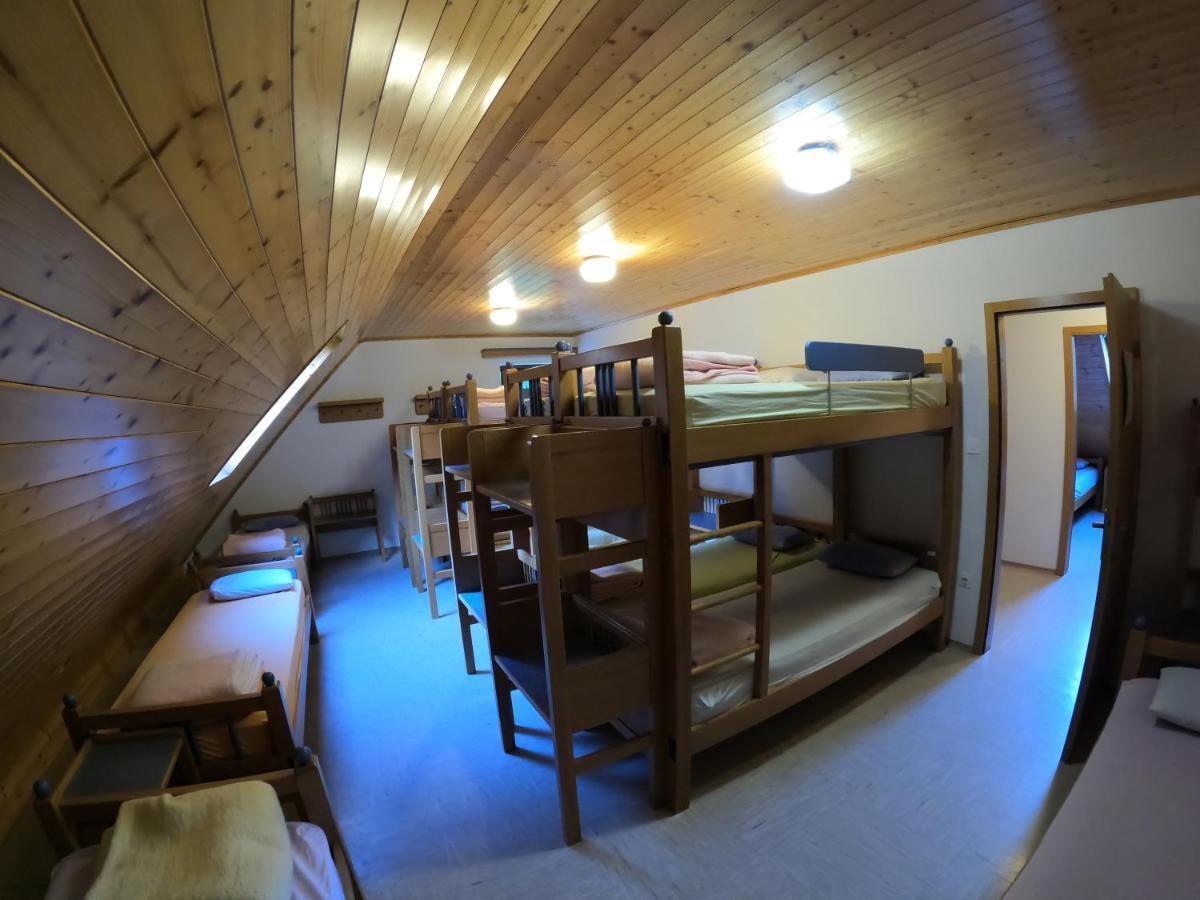 Pus Bavsica Hostel Log pod Mangartom Kültér fotó