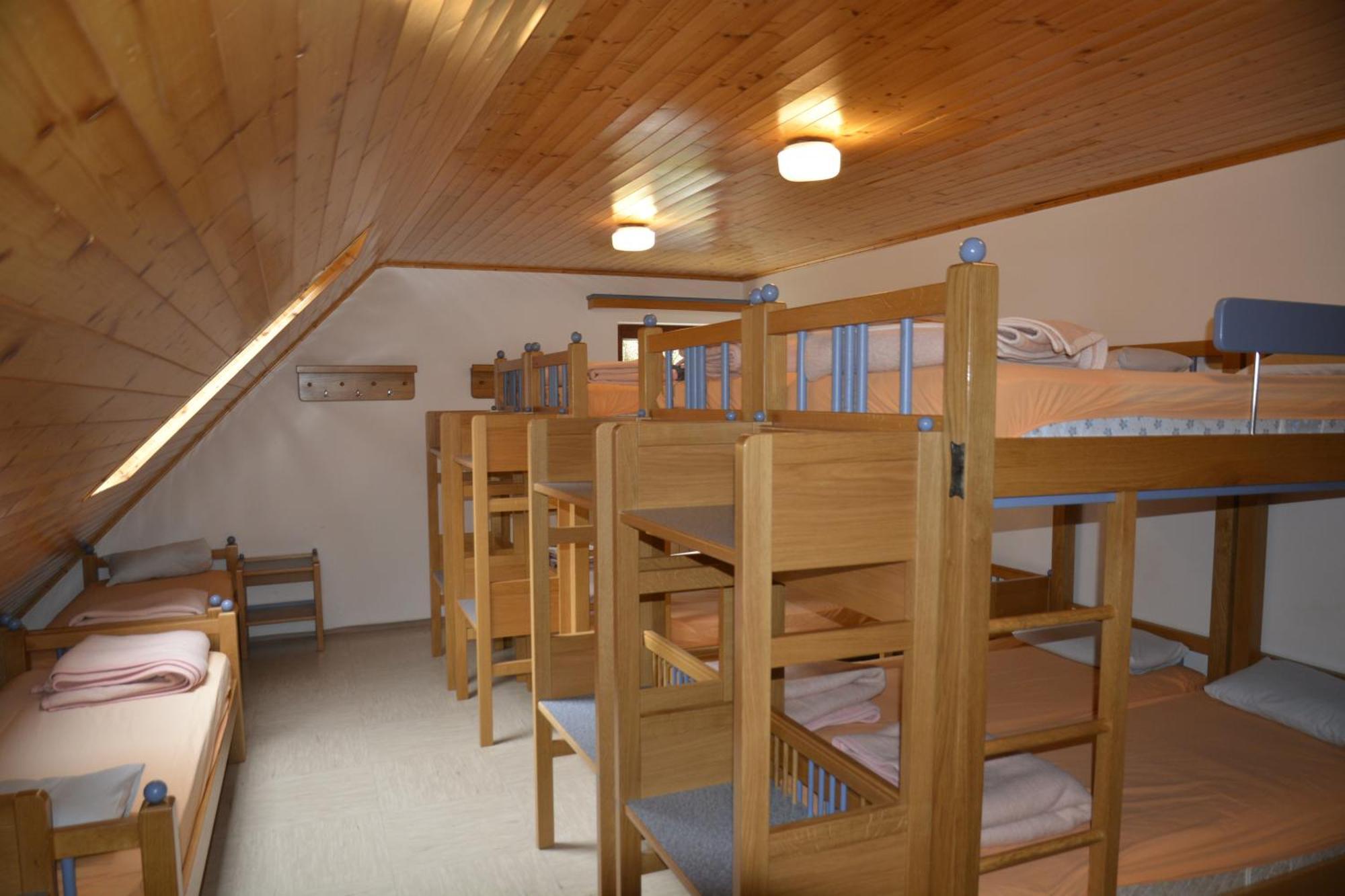 Pus Bavsica Hostel Log pod Mangartom Kültér fotó