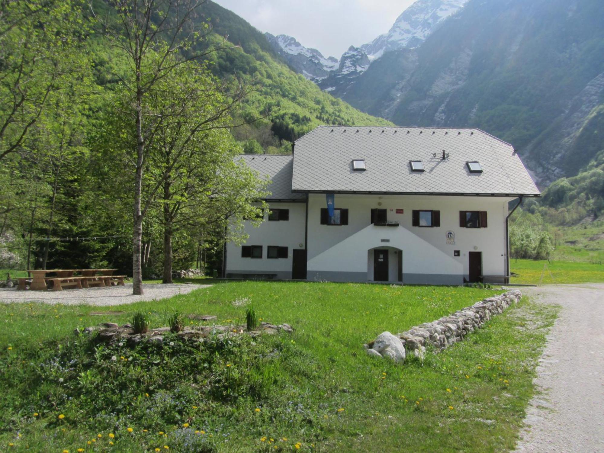 Pus Bavsica Hostel Log pod Mangartom Kültér fotó